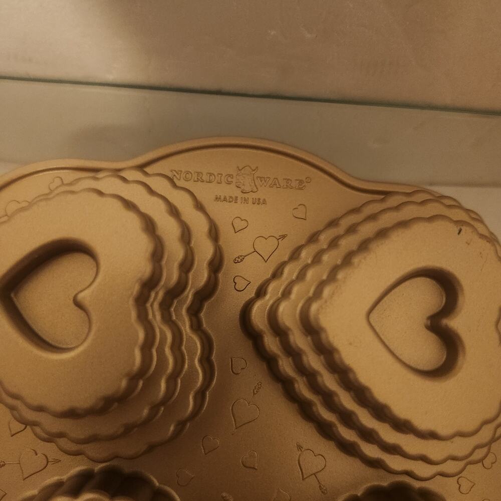 New Nordic Ware Tiered Heart Cakelet Aluminum Non Stick Pan